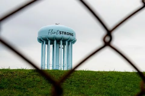 After delays in Flint lead pipe replacement, Michigan comes to rescue | Bridge Michigan