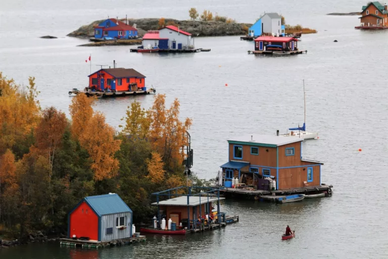 Parks Canada implements new restrictions for floating accommodations on federal waterways