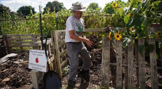 Northeast Ohio composters reduce emissions from food waste, one pile at a time | Great Lakes Now