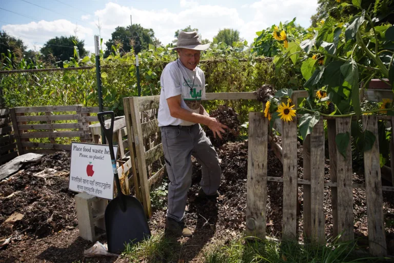 Northeast Ohio composters reduce emissions from food waste, one pile at a time | Great Lakes Now