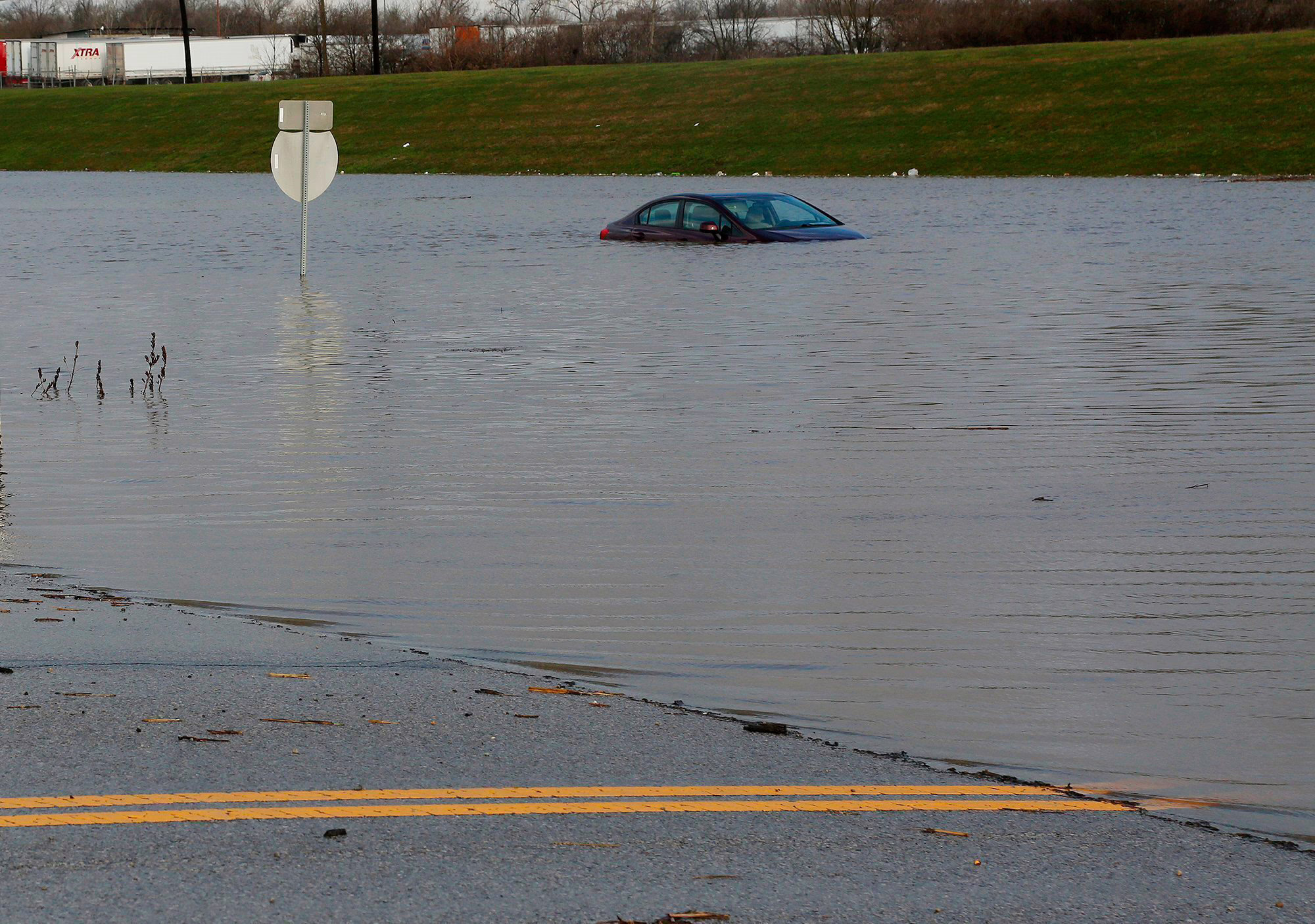 Lake-effect rains drench Great Lakes, flooding parts of Ohio. When will rain end? Lake-effect rains drench Great Lakes, flooding parts of Ohio. When will rain end?