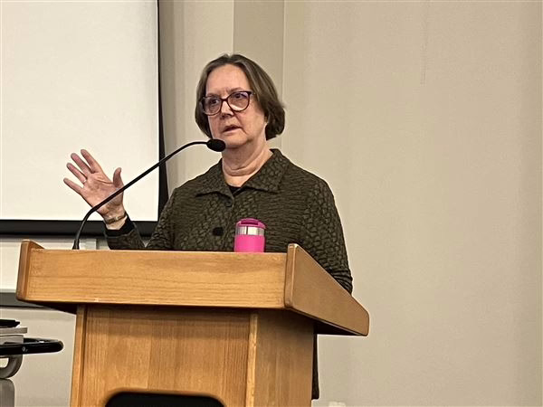 Public health expert wows huge crowd at UT with environmental message